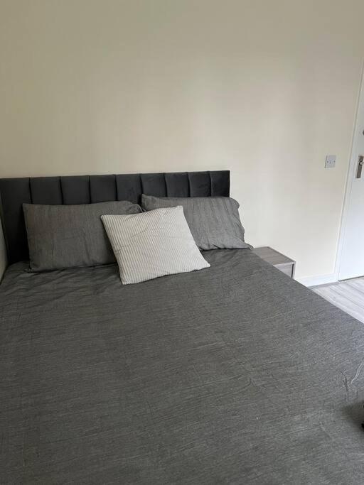 הוילה פלמסטד Extra Large House In Woolwich מראה חיצוני תמונה